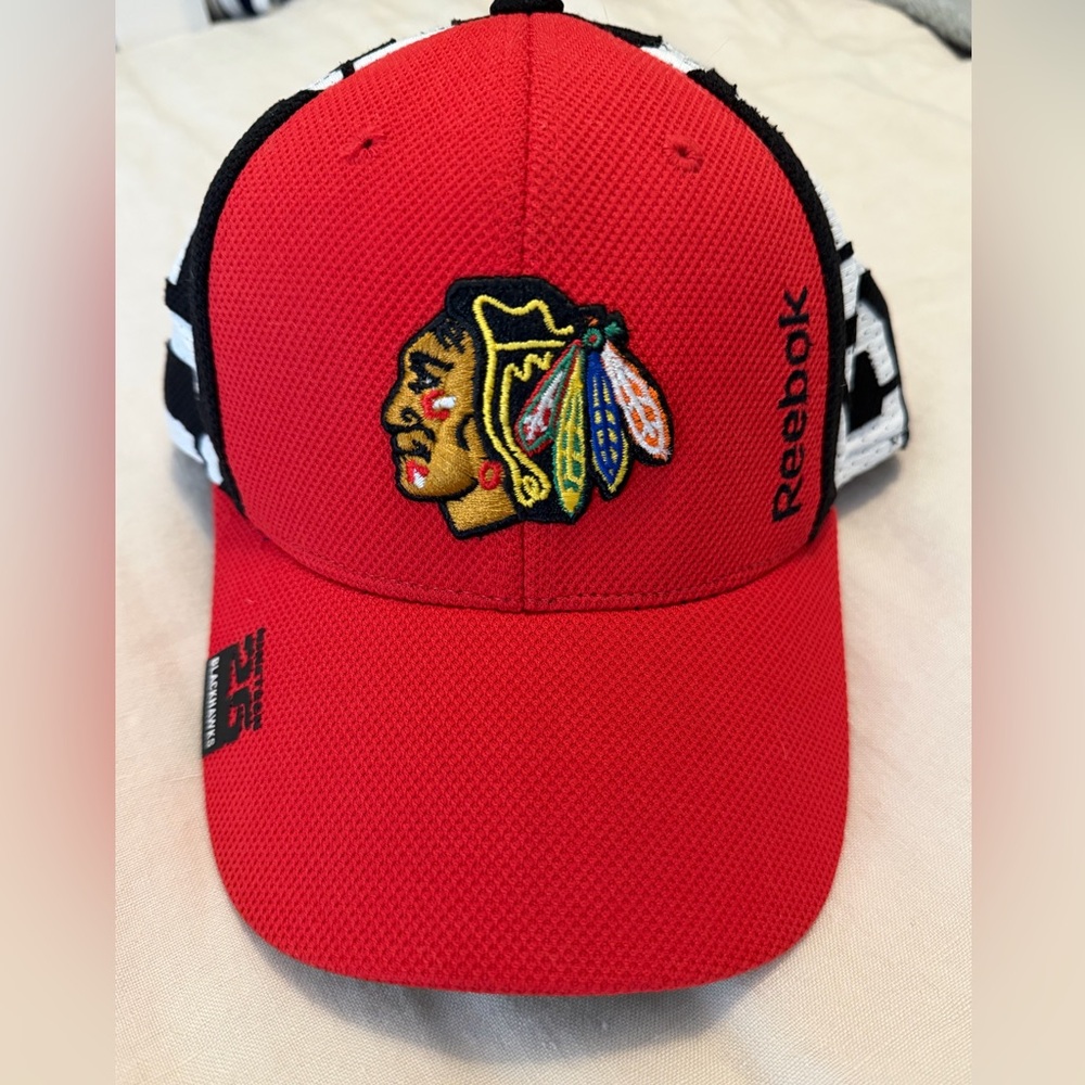 Reebok Chicago Blackhawks NHL Youth Hat Center Ice Collection Red Flex Fit Cap